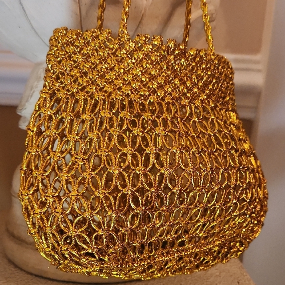 Elegant Gold Woven Women's Bag - Picture 5 of 17